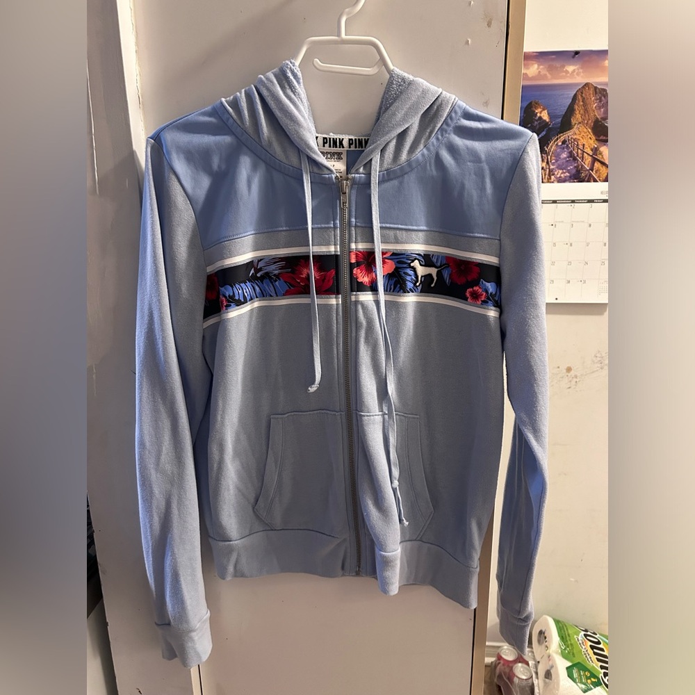 🍒 VS Pink Hoodie Baby Blue